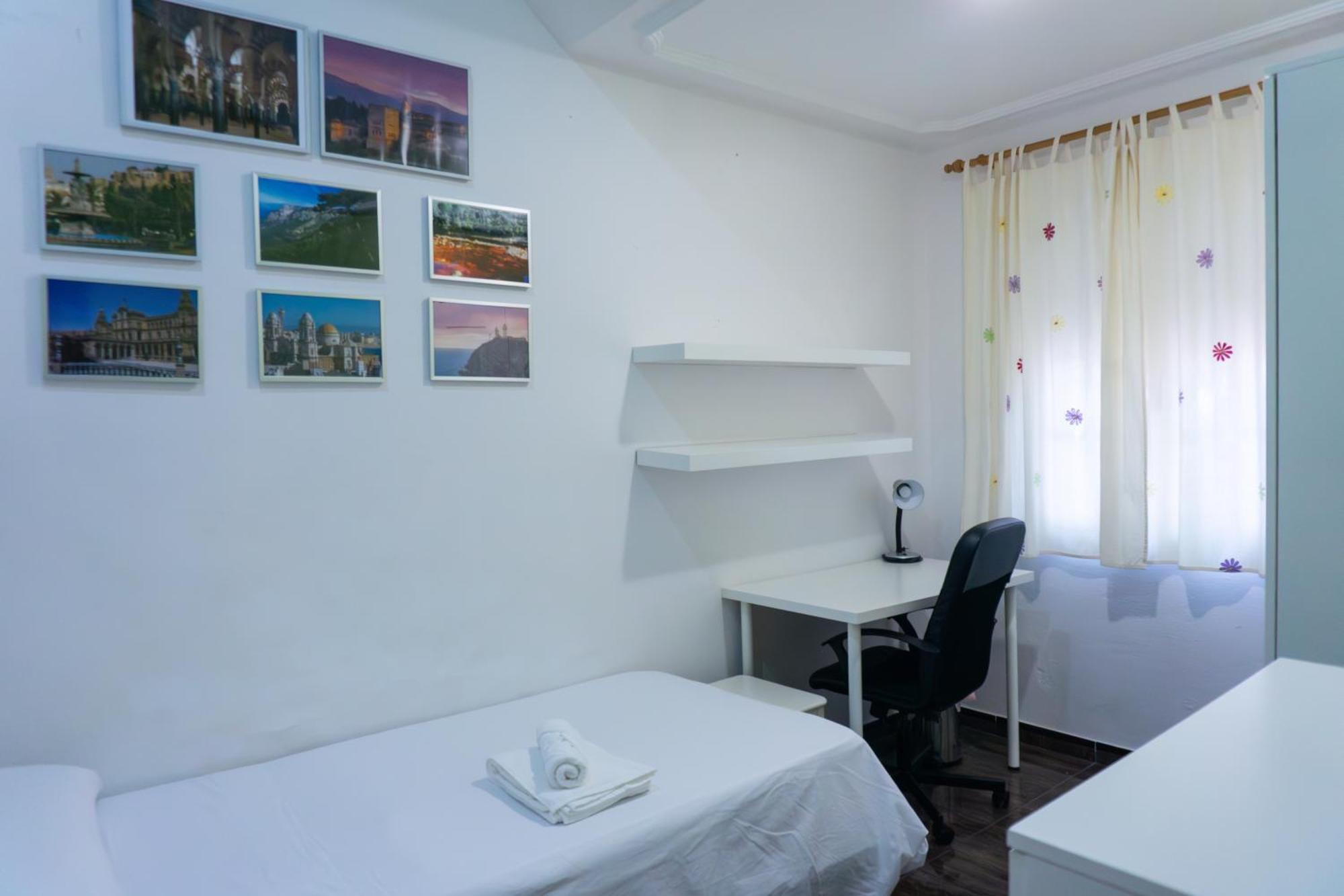 Вилла Beautiful Malaga House - Holidays Экстерьер фото